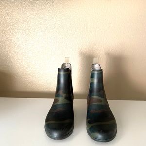 J Crew Camo Chelsea Rain Boots Size 7